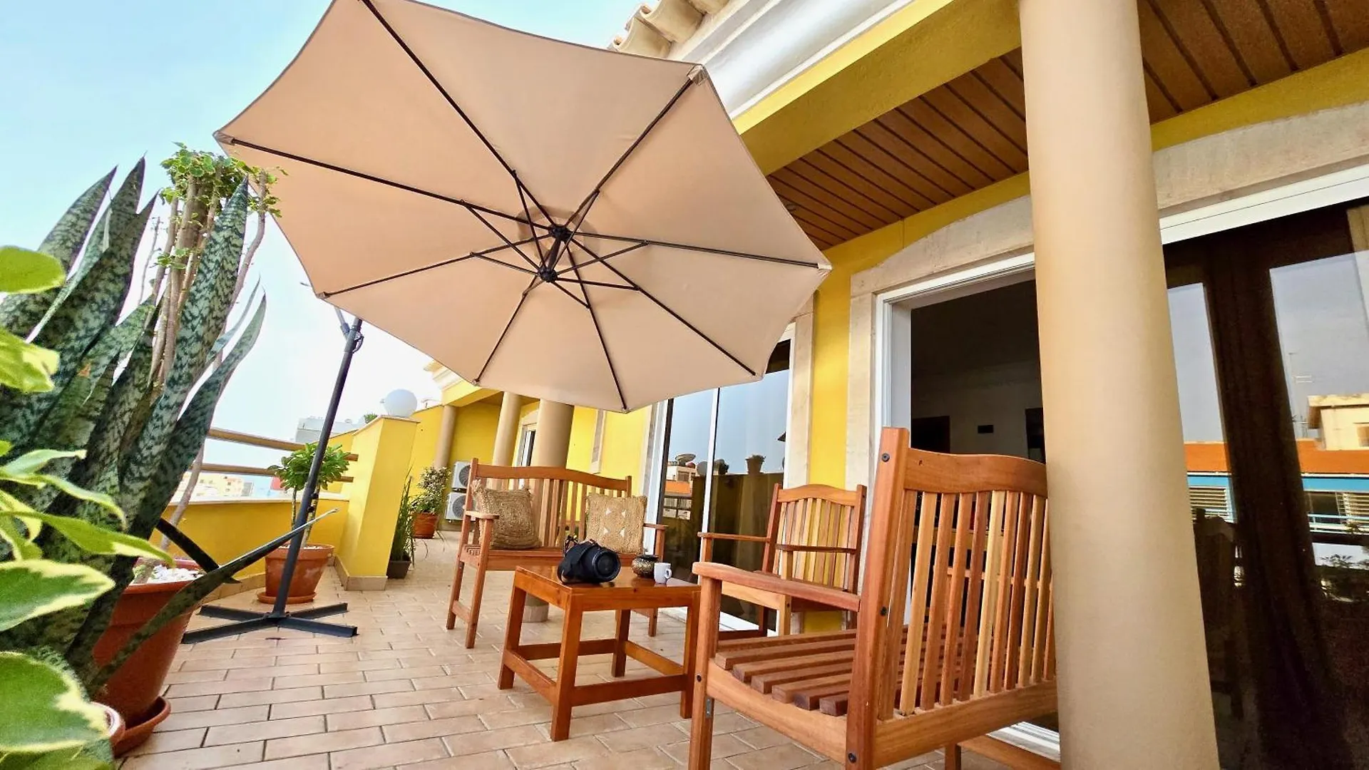 Spacious Penthouse With Bbq And Views Praia 0*,