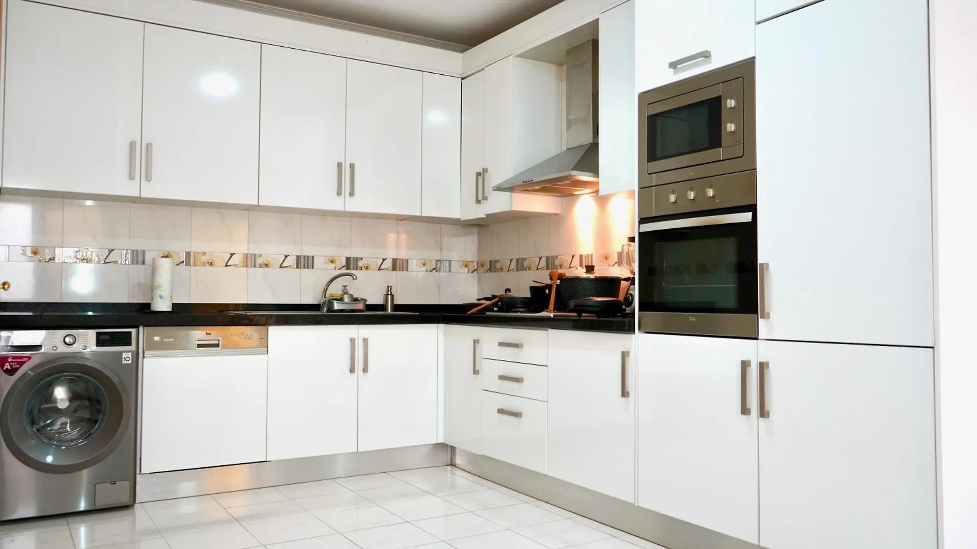 Spacious Penthouse With Bbq And Views Praia Apartment