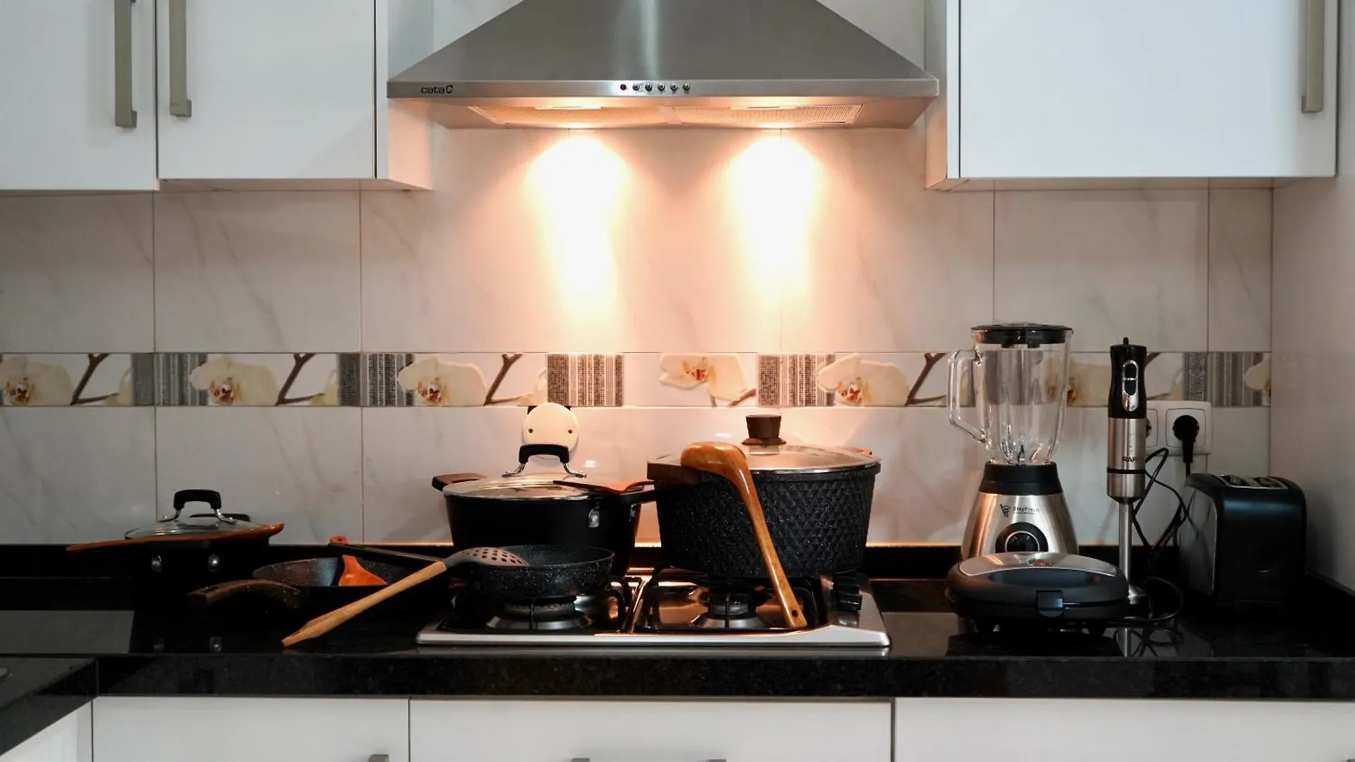 Spacious Penthouse With Bbq And Views Praia Apartment